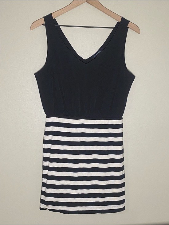 Forever 21 Dresses & Skirts - Forever 21 Casual Chic Nautical Striped Black Cream Sleeveless Mini Dress Medium